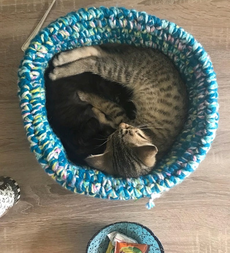 Cat Basket Bed, "Tamale", Pet Bed, Cat Bed, Wool Cat Bed, Crochet Cat Bed, Cat Furniture, Dog Bed